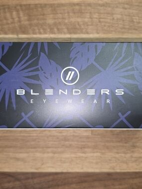 Blenders Eyewear Sunglasses & Bag